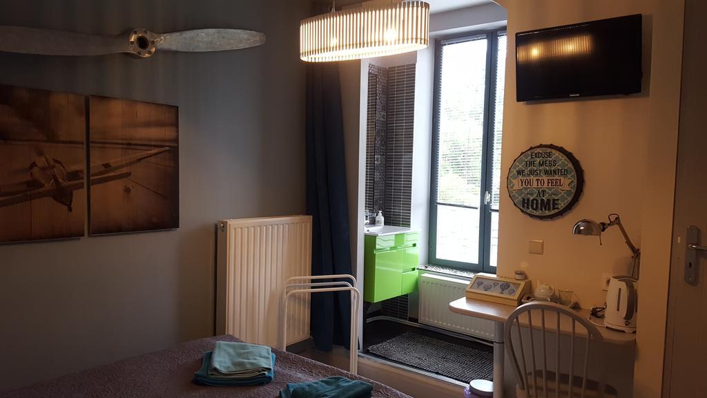 B&B Le Bonimenteur Шарлеруа Экстерьер фото