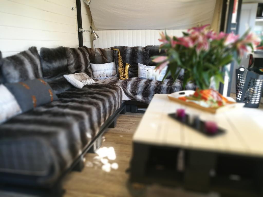 B&B Le Bonimenteur Шарлеруа Экстерьер фото
